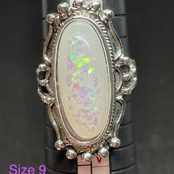 Lot of 8 NWOT Boho Style Rings - sizes vary - Picture 10 of 11